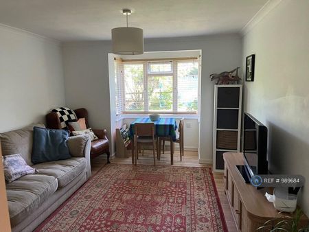 2 bedroom flat to rent - Photo 3