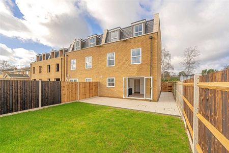 4 bedroom semi-detached house to rent - Photo 2