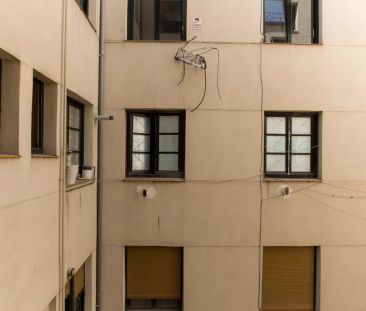 Lovely room with a view in shared apartment, Puerta del Sol - Foto 3