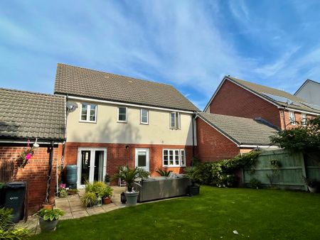 4 bedroom Link Detached Four Bedroom Home to rent - Photo 3