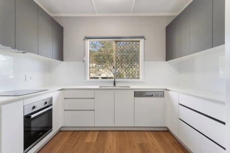 “ALL ABOUT LOCATION” - Photo 2