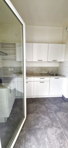 Location Appartement 3 pièces 64m² BORDEAUX 33300 - Photo 3