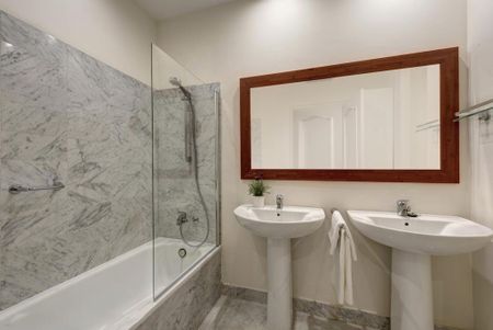 Calle Tomás de Ibarra, Sevilla, Andalusia 41001 - Photo 2