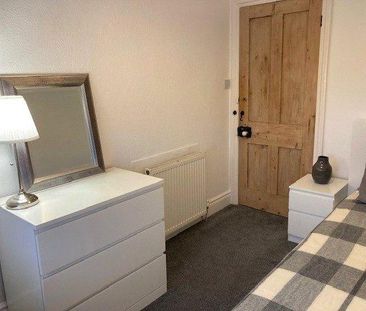 1 bedroom in a flat share to rent - Photo 3