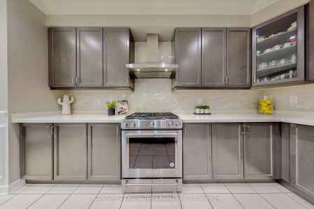 Detached Home For Lease | W9031533 - Photo 4