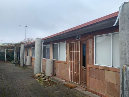 Neat and tidy 2 bedroom unit - Photo 5