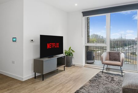 2 Bed Flat, Ensign House, IG11 - Photo 5