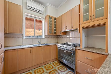 Family home in a Premier Location! - Photo 2