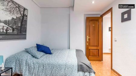 Vanilla room for rent in 9-bedroom apartment in Mestalla - Foto 2