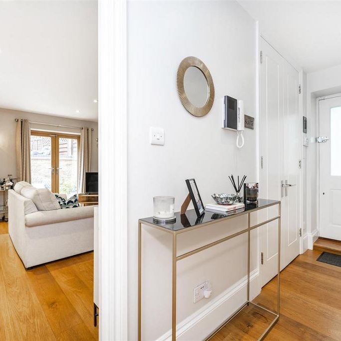 2 bedroom ground floor flat to rent - Photo 1