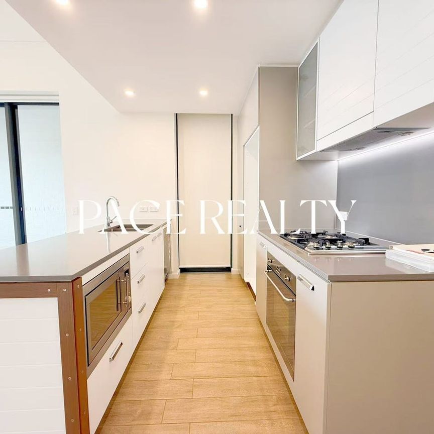 LUXURY TWO BEDROOM APARTMENT WITH WINTER GARDEN - Photo 1