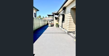 Beautiful and Conveniently located family home - Photo 3