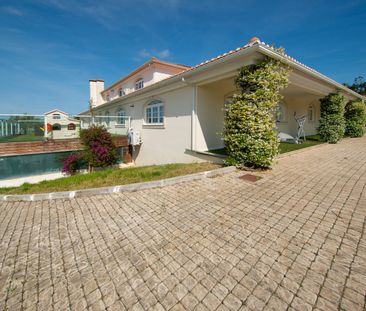 Detached villa with heated pool in Leiria - Photo 5