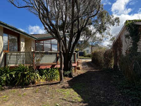 Luxurious Red Hill Retreat - Photo 2