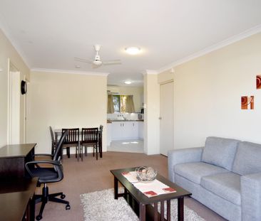 BREAK LEASE :: SELF CONTAINED APARTMENT - GLADSTONE CBD - Photo 2