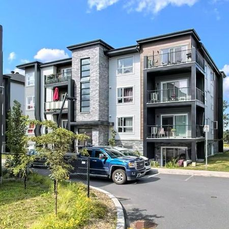 RIVE SUD ! SAINT-AMBLE !! Rare ! GRAND CONDO 3 1/2 - 2017-A/C- Rez de Jardin - libre 1er Juillet 2025 - Photo 3