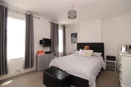 3 bedroom end of terrace house to rent - Photo 4