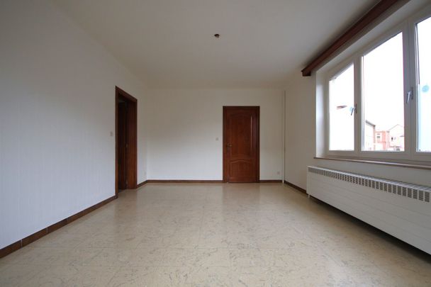 Ruime woning met 3 slaapkamers en tuin midden in het centrum - Photo 1