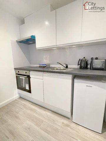 Studio to rent - Photo 5