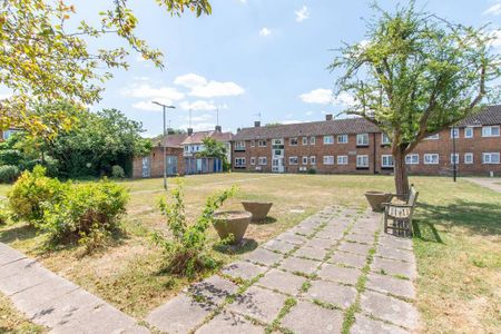 3 bedroom flat to rent - Photo 4