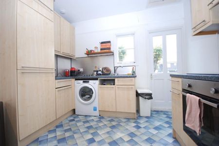 3 Bed Flat, Fieldhouse Road, SW12 - Photo 5