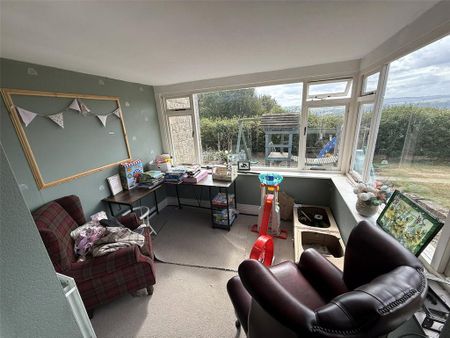 3 bedroom detached house to rent - Photo 3