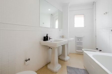 Calle de Alburquerque, Madrid, Community of Madrid 28010 - Photo 3