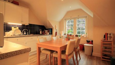 3 bedroom flat to rent - Photo 4