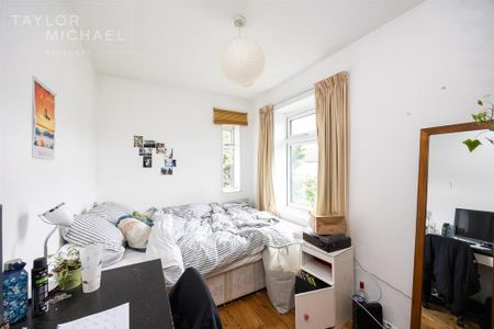 6 bedroom house to rent - Photo 2