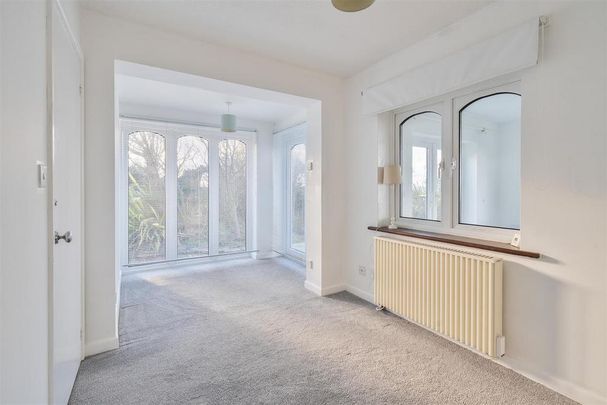 4 bedroom detached house to rent - Photo 1