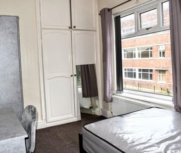 4 bedroom terraced house to rent - Photo 1