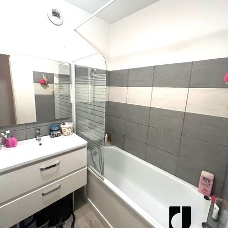 Location Appartement 3 pièces 71m² - Photo 4