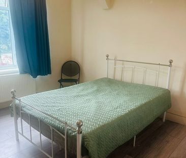 Room in a Shared House, Eastern Avenue, IG4 - Photo 6