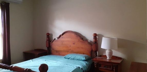 Elizabeth Downs - Photo 2