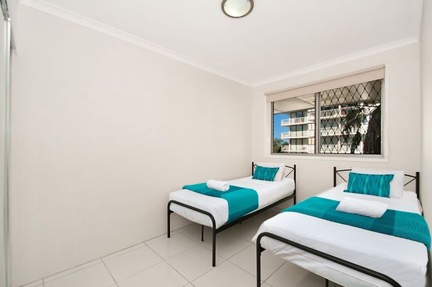 Stylish 2-Bedroom Unit in Prime Broadbeach Location - Photo 1