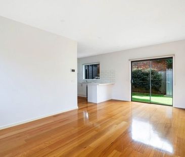 2/33 Curie Avenue, Oak Park VIC 3046 - Photo 2