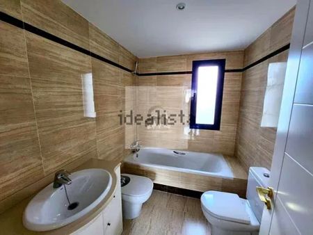 Alquiler de piso en Puerto de Estepona - Photo 2