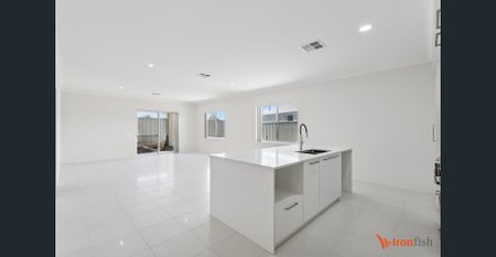 Brand new build on the coast! - Photo 5