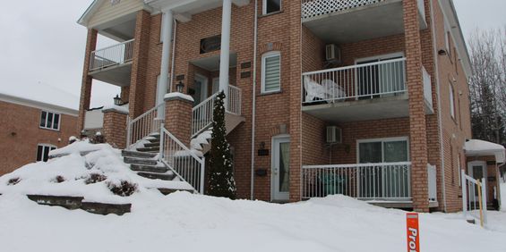 4 1/2 ENTRÉ PRIVÉ -1 ER ETAGE AVEC GARAG - Photo 3