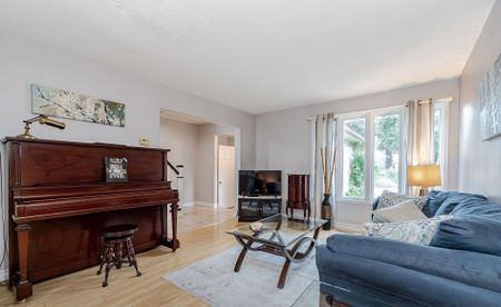 For Lease - 39 Courtleigh Square, Brampton, Ontario - Photo 4