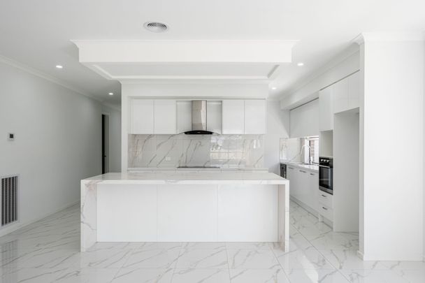 LUXURY LIVING IN SUNBURY - Photo 1
