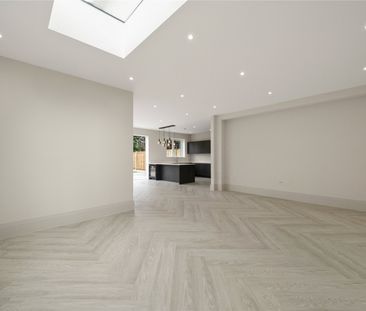 Queens Road, Hersham, KT12 - Photo 2