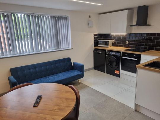 3 bedroom apartment to rent - Photo 1