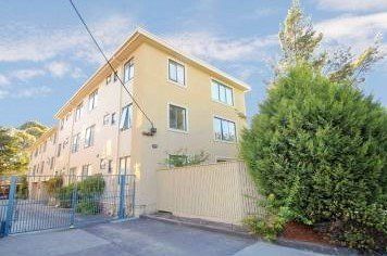 Spacious private courtyard awaits - Photo 2