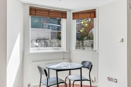 1 Bedroom Apartment To Let - Photo 5