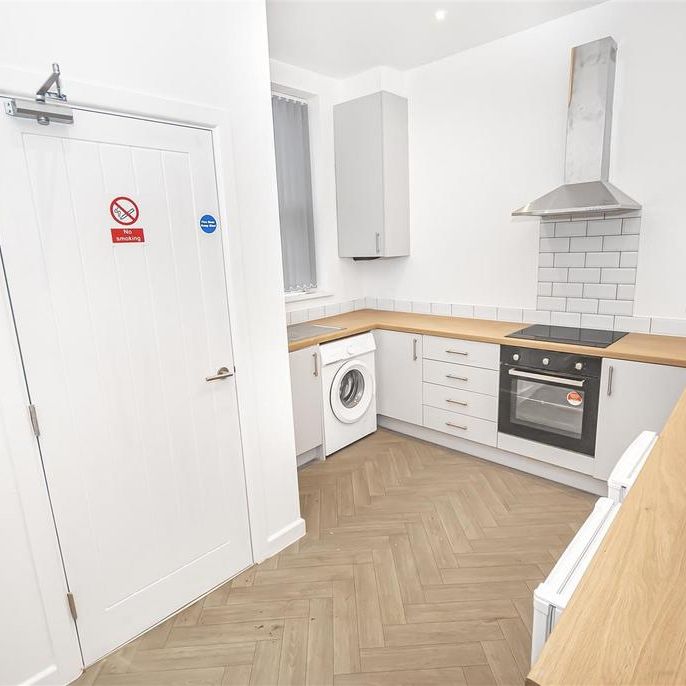 1 bedroom in a house share to rent - Photo 1
