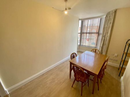 4 bedroom flat to rent - Photo 5