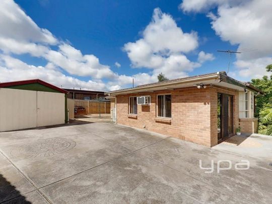 16 Swan Avenue, WESTMEADOWS - Photo 1