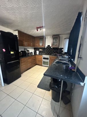 Room in a Shared House, Kitchener Road, CV6 - Photo 1