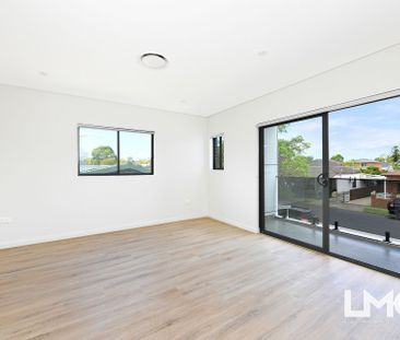 MODERN HOME AVAILABLE FOR LEASE! - Photo 6